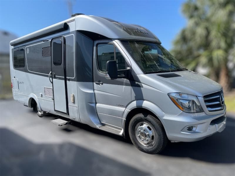 2018 Leisure Travel Vans Unity U24TB