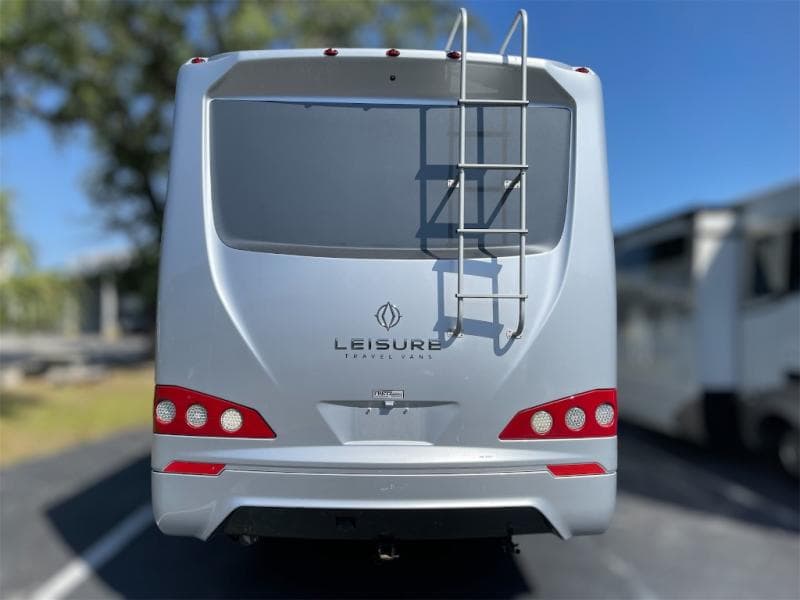 2018 Leisure Travel Vans 2018 Leisure Travel Vans Unity - thumbnail 4