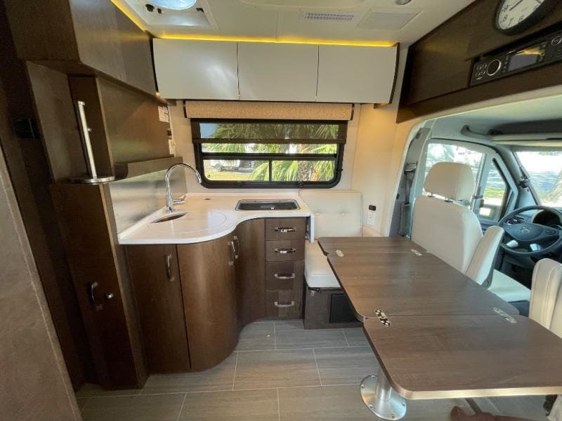 2018 Leisure Travel Vans 2018 Leisure Travel Vans Unity - thumbnail 7