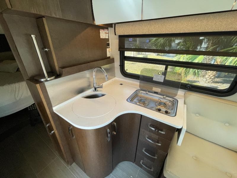 2018 Leisure Travel Vans 2018 Leisure Travel Vans Unity - thumbnail 9