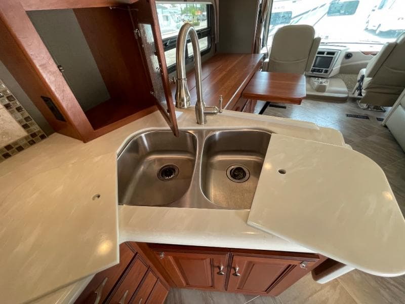 2017 Winnebago 2017 Winnebago Adventurer - thumbnail 21