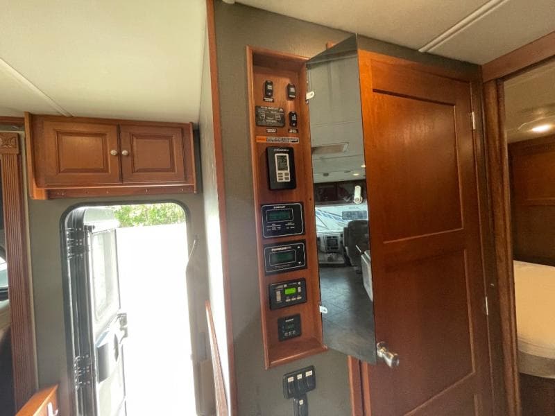 2017 Winnebago 2017 Winnebago Adventurer - thumbnail 27