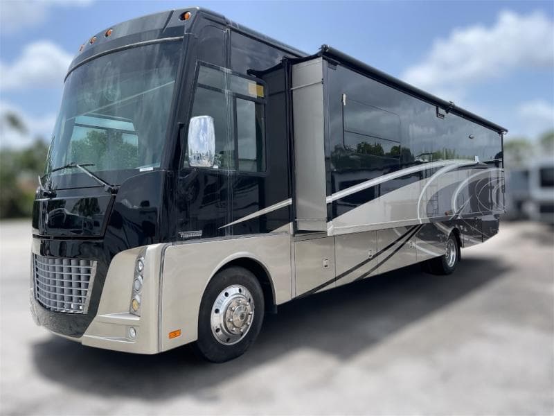 2017 Winnebago 2017 Winnebago Adventurer - thumbnail 3