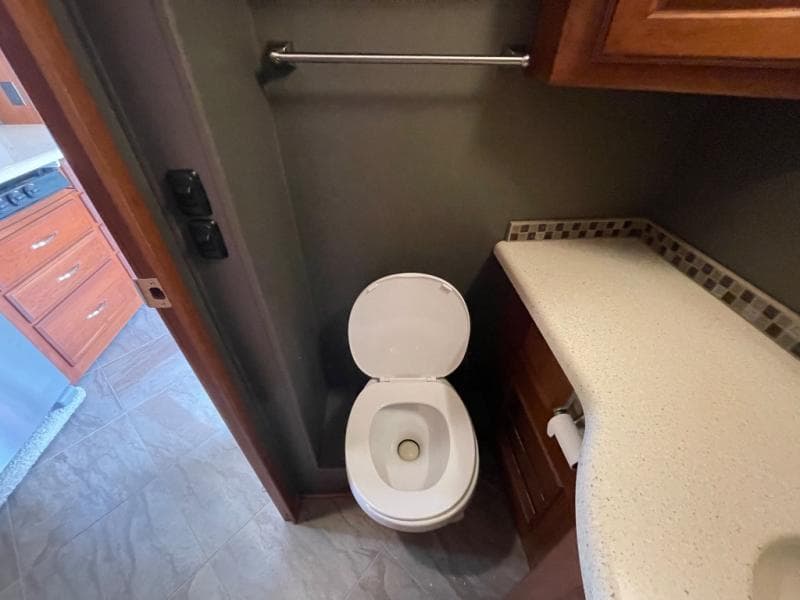 2017 Winnebago 2017 Winnebago Adventurer - thumbnail 32