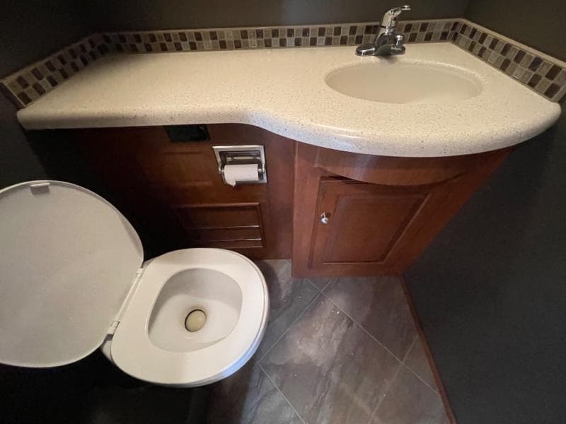 2017 Winnebago 2017 Winnebago Adventurer - thumbnail 34