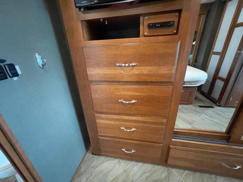 2017 Winnebago 2017 Winnebago Adventurer - thumbnail 39