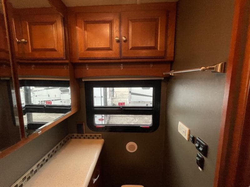 2017 Winnebago 2017 Winnebago Adventurer - thumbnail 47