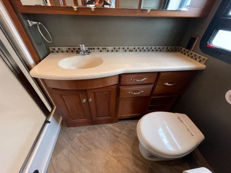 2017 Winnebago 2017 Winnebago Adventurer - thumbnail 49