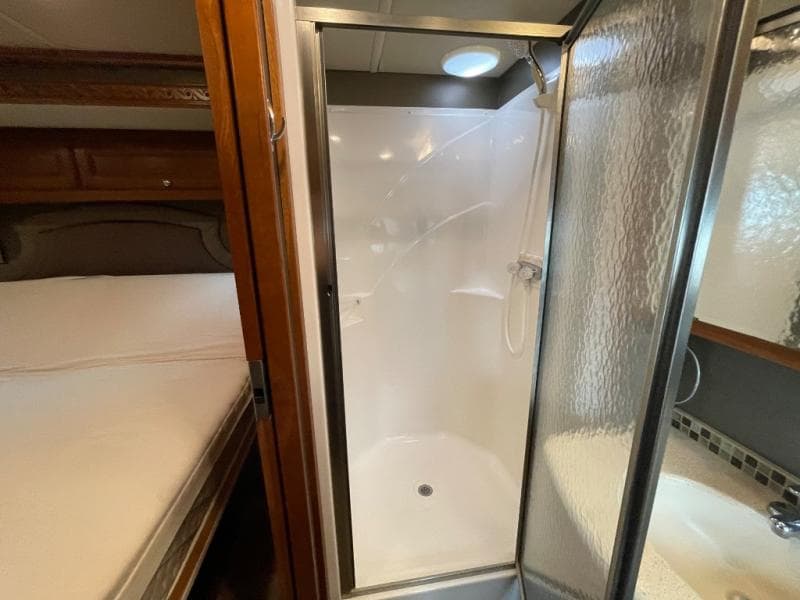 2017 Winnebago 2017 Winnebago Adventurer - thumbnail 51