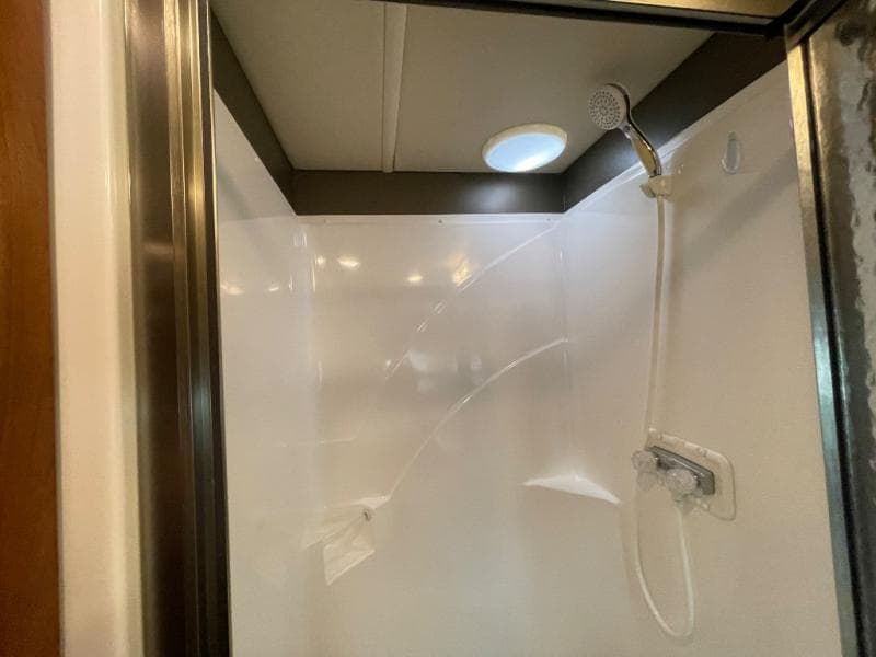 2017 Winnebago 2017 Winnebago Adventurer - thumbnail 52