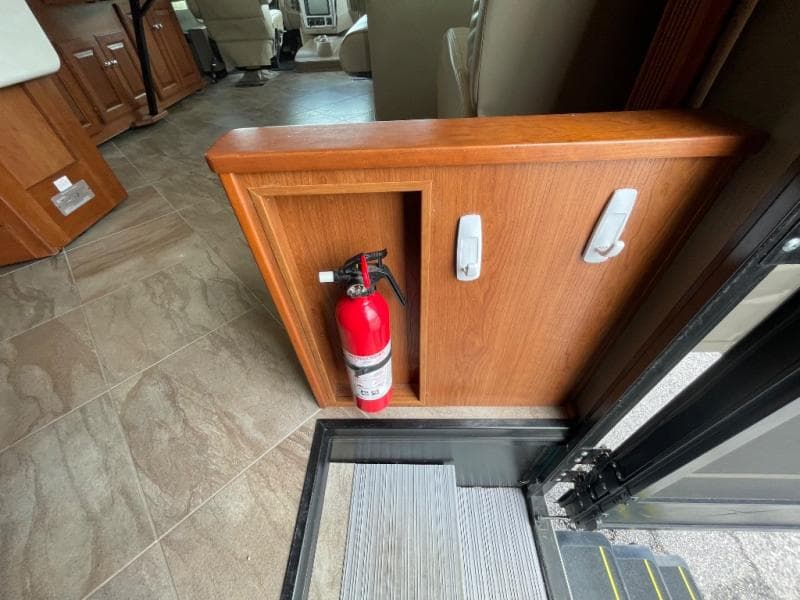 2017 Winnebago 2017 Winnebago Adventurer - thumbnail 57