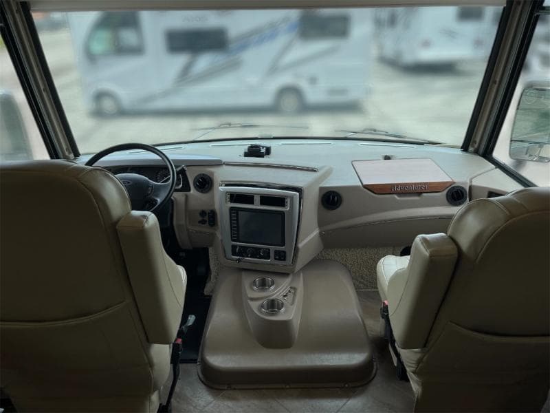 2017 Winnebago 2017 Winnebago Adventurer - thumbnail 7