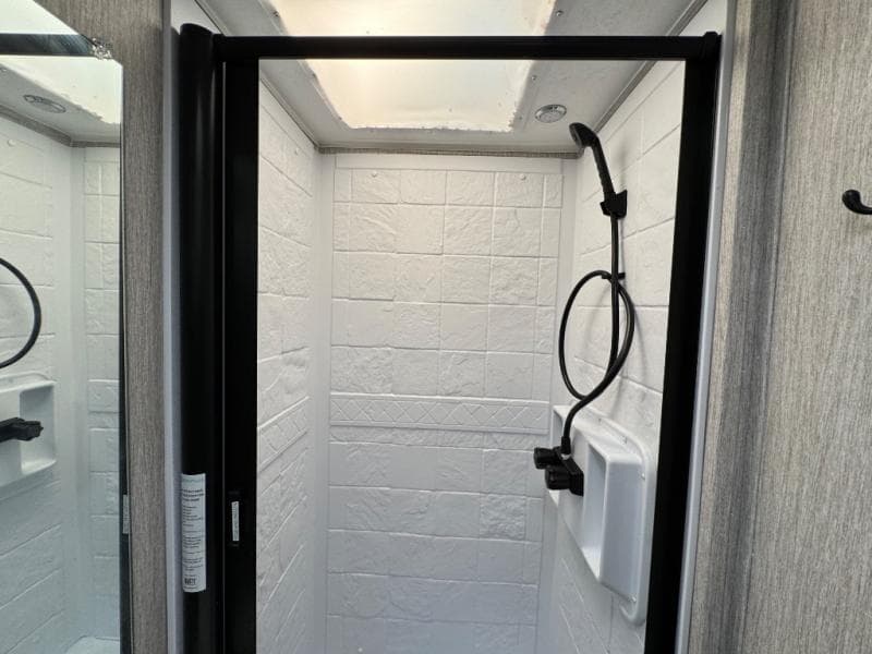 2022 Coachmen 2022 Coachmen Prism - thumbnail 23