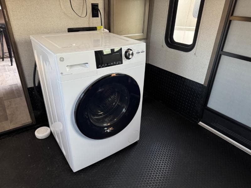 2019 Dutchmen 2019 Dutchmen Voltage - thumbnail 18