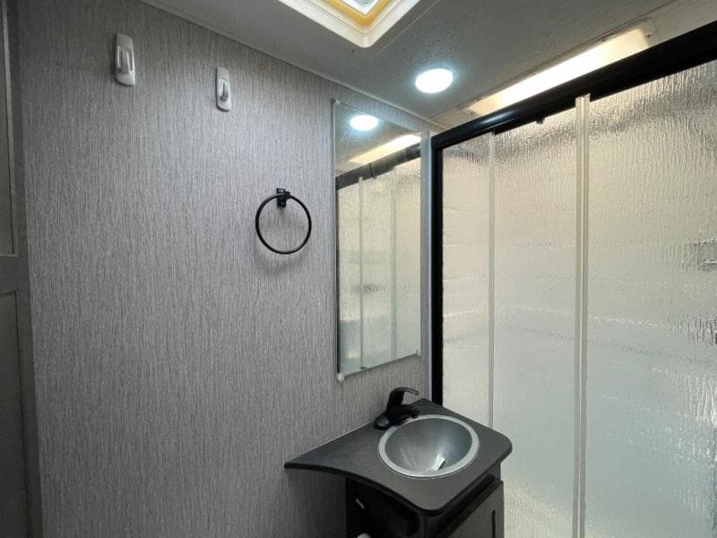 2021 Coachmen 2021 Coachmen Leprechaun - thumbnail 15