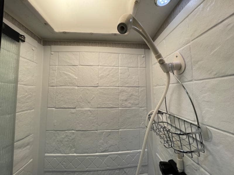 2021 Coachmen 2021 Coachmen Leprechaun - thumbnail 17