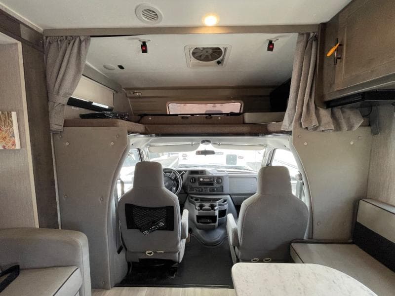 2021 Coachmen 2021 Coachmen Leprechaun - thumbnail 8