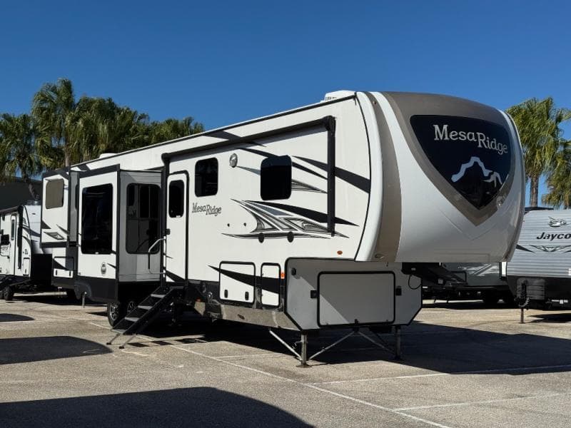 2019 Highland Ridge Mesa Ridge 375RDS