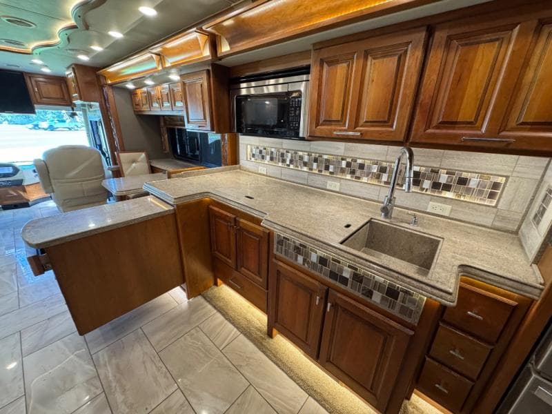 2018 Tiffin Motorhomes 2018 Tiffin Motorhomes Allegro Bus - thumbnail 12