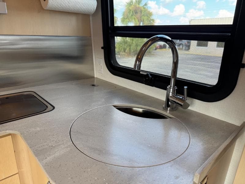 2022 Leisure Travel Vans 2022 Leisure Travel Vans Unity - thumbnail 11