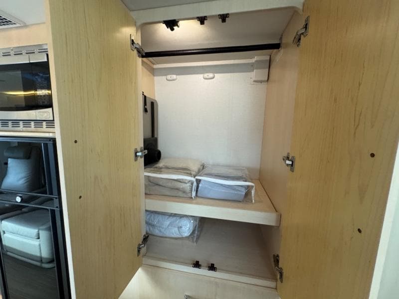 2022 Leisure Travel Vans 2022 Leisure Travel Vans Unity - thumbnail 17