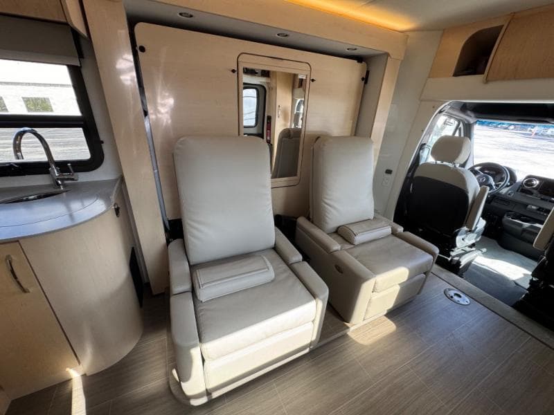 2022 Leisure Travel Vans 2022 Leisure Travel Vans Unity - thumbnail 8