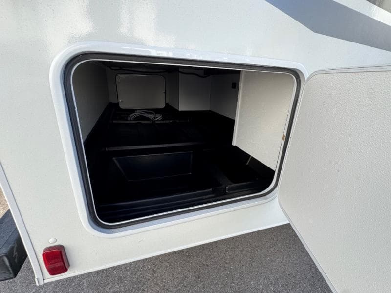 2024 Coachmen 2024 Coachmen Leprechaun - thumbnail 6